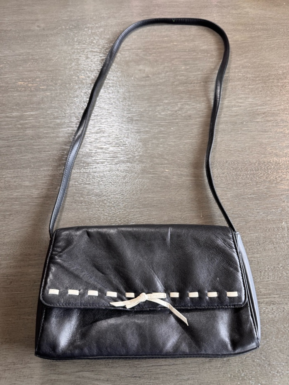 Vintage Leather Contrast Stitching Bow Colette Purse Bag Black White